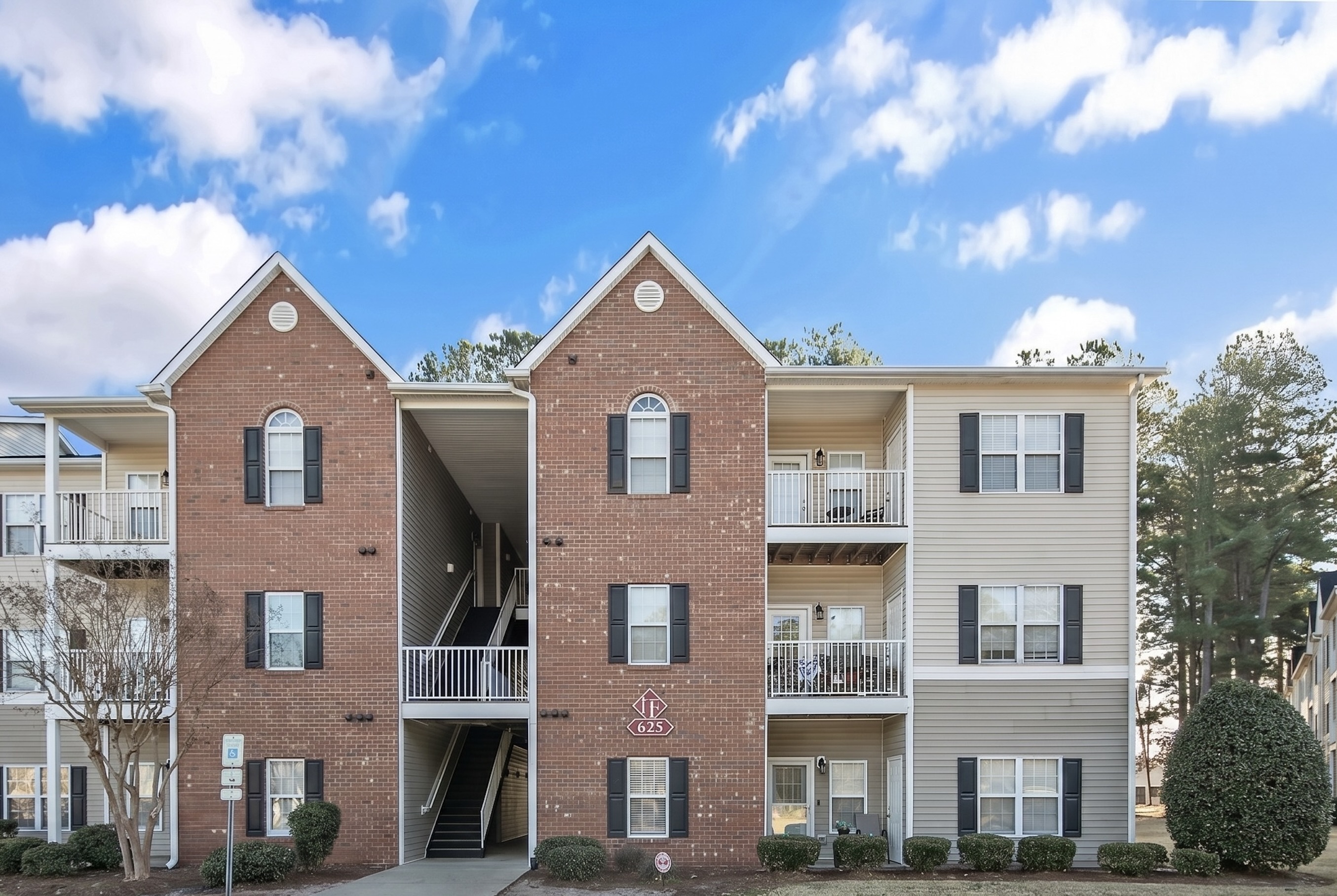 625-208 Marshtree Lane